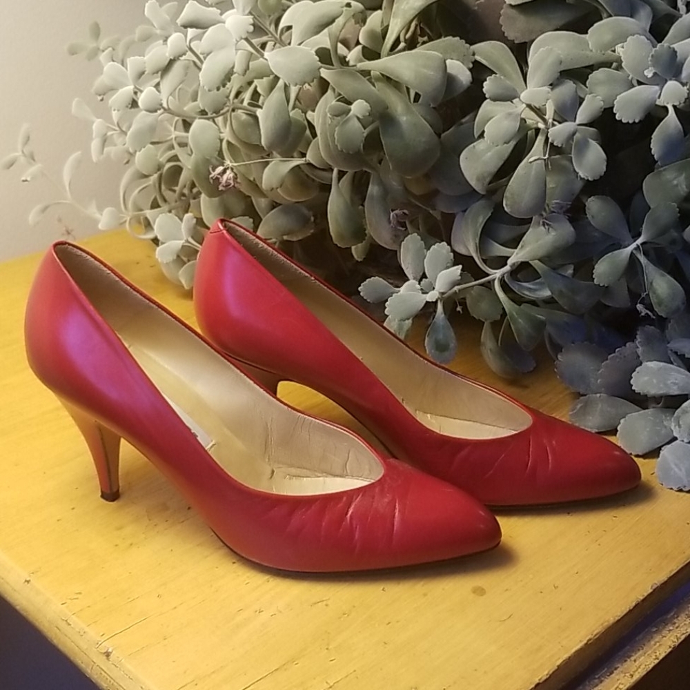 Red Bally pumps